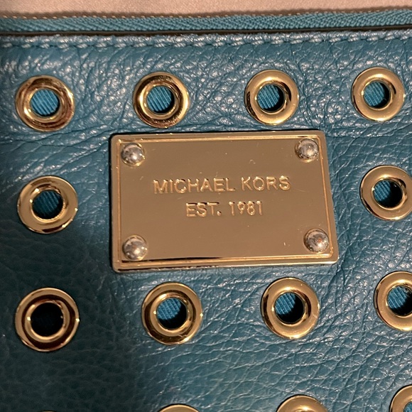 MICHAEL KORS CLUTCH - Picture 4 of 9